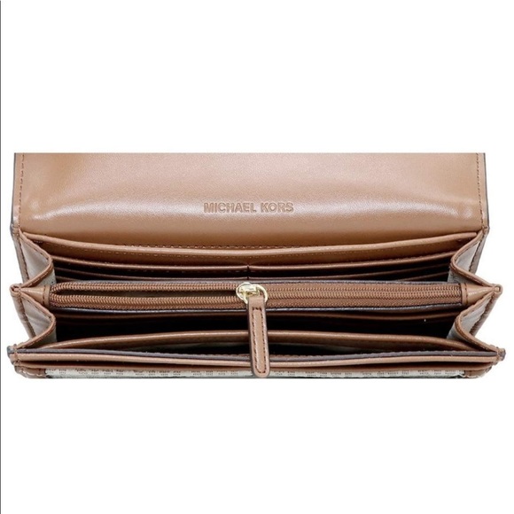 Gaby’sBags👜💕-NWT Michael Kors Wallet Vanilla - Picture 4 of 5